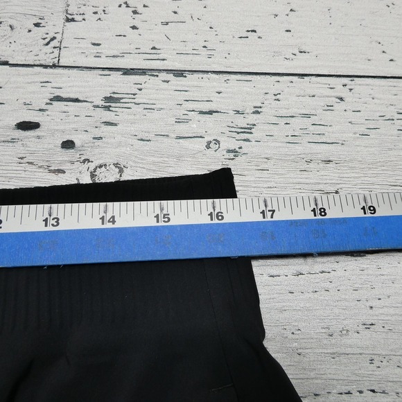 Athleta Shorts Womens Medium Black Cosmic Flutter Short Running Athletic Pockets - Picture 5 of 7